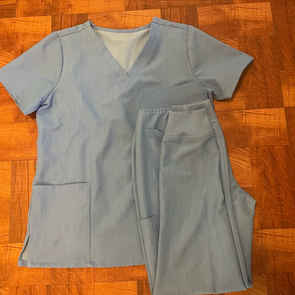 Like new Ceil blue jogger scrubs- Mandala